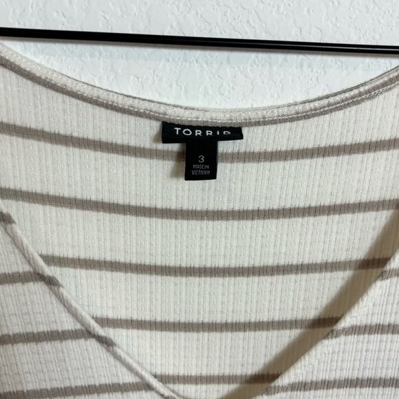 TORRID V-NECK BUTTON DETAIL STRIPED PLUS SIZE WOMEN BLOUSE SIZE 3X - Picture 5 of 7